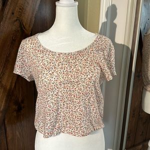 American Eagle women’s floral t-shirt.  New with tags. Size medium